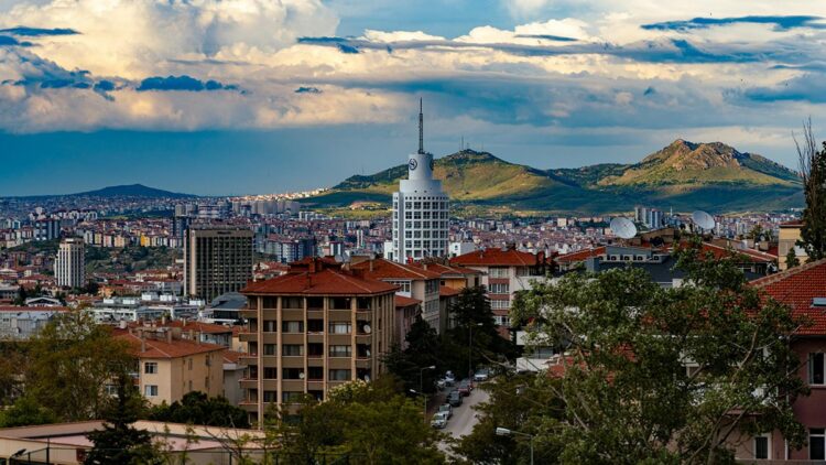 Çankaya'nın 'vizyonu', Sincan'ın 'racovuna' karşı