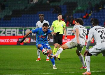 Çaykur Rizespor, Kocaelispor'u 2-0 mağlup etti
