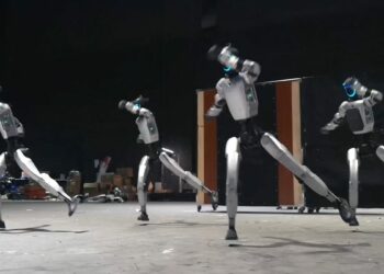 Çin'de Bahar Bayramı galasında insansı robotlardan gösteri