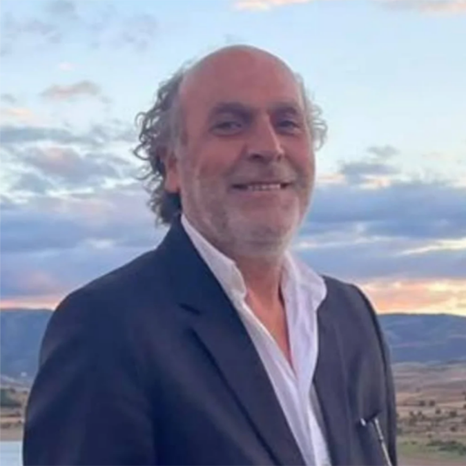 Çok yönlü ressam Ülkü Koçan ile söyleşi