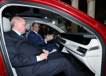 Cumhurbaşkanı Erdoğan, Sisi'ye Togg hediye etti