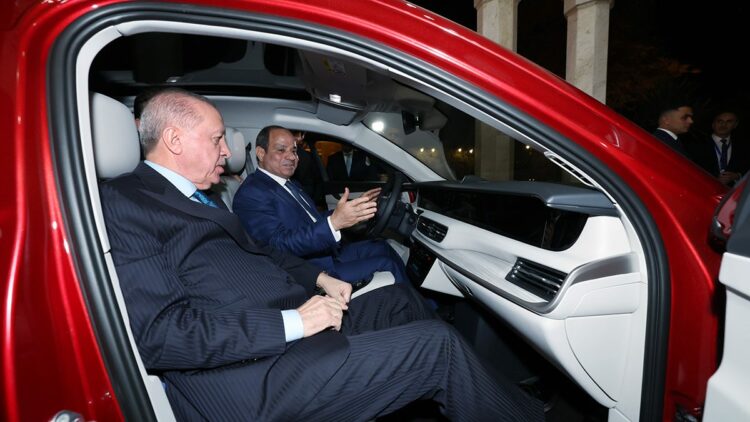 Cumhurbaşkanı Erdoğan, Sisi'ye Togg hediye etti