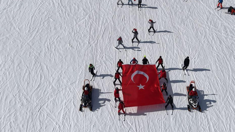 Denetimli serbestlikten yararlanan 13 çocuğa kayak eğitimi verildi