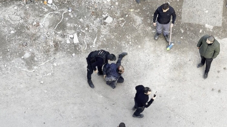 Diyarbakır'da kadınlara ve araçlara saldıran zihinsel engelli gözaltında