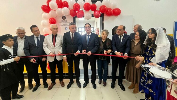 Depremde kaybettiği çocuklarının anısını bilim ve sanatla yaşatıyor