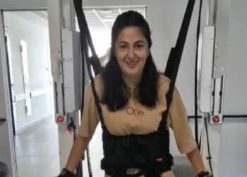 Depremde omuriliği ezilen Cansu, 3 yıl sonra ayağa kalktı