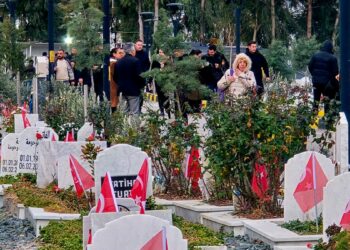 Depremin 3'üncü yıl dönümünde Hatay’da mezarlıklarda hüzün