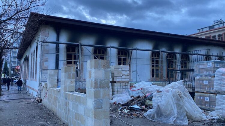 Devlet Bahçeli'nin de eğitim gördüğü, 115 yıllık Yediocak İlkokulu'nda yangın