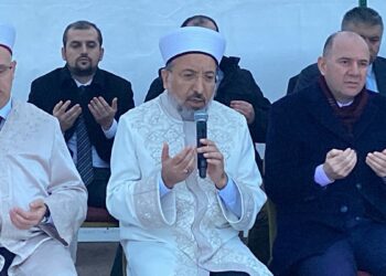 Diyanet İşleri Başkanı Arpaguş, depremde yaşamını yitirenler için dua etti