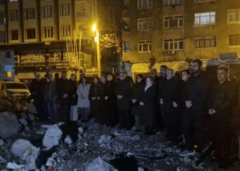Diyarbakır'da depremde yaşamını yitirenler anıldı