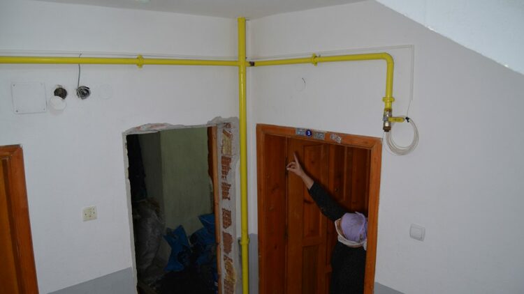 Doğal gaz borusuna kaynak yapılırken patlama meydana geldi: 2 yaralı