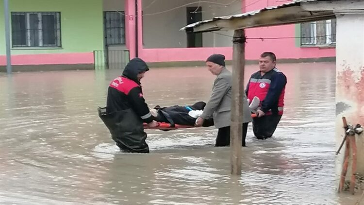 Doğu Akdeniz'i şiddetli yağmur vurdu