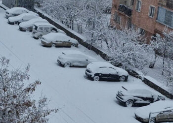 Erzurum kara teslim oldu; yollar kapandı