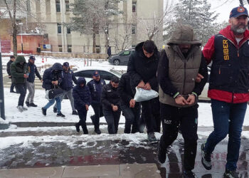 Erzurum merkezli 29 ilde siber dolandırıcılık operasyonu; 68 gözaltı