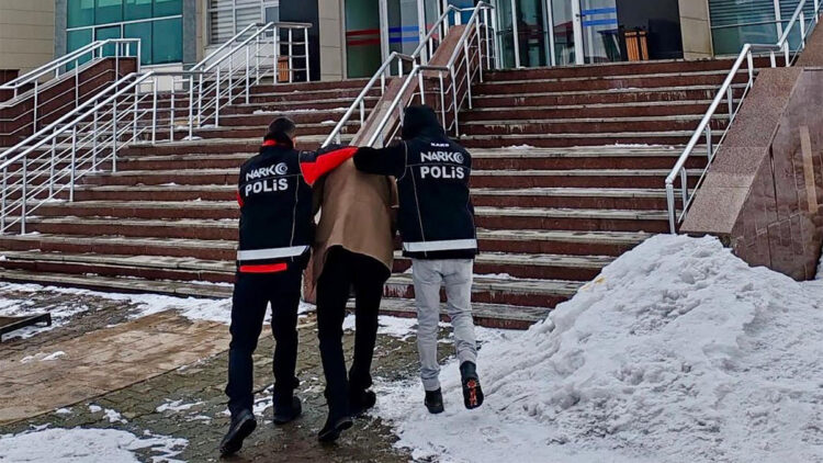 Kars'ta 63.54 gram saf bonzai ele geçirildi