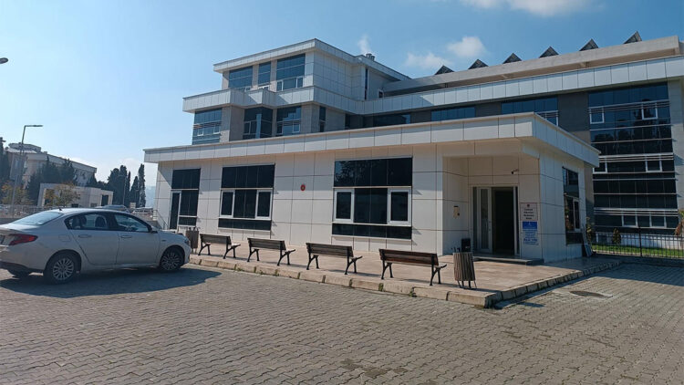 Evinin önünde silahlı saldırıya uğrayan Sinan Ümit öldü