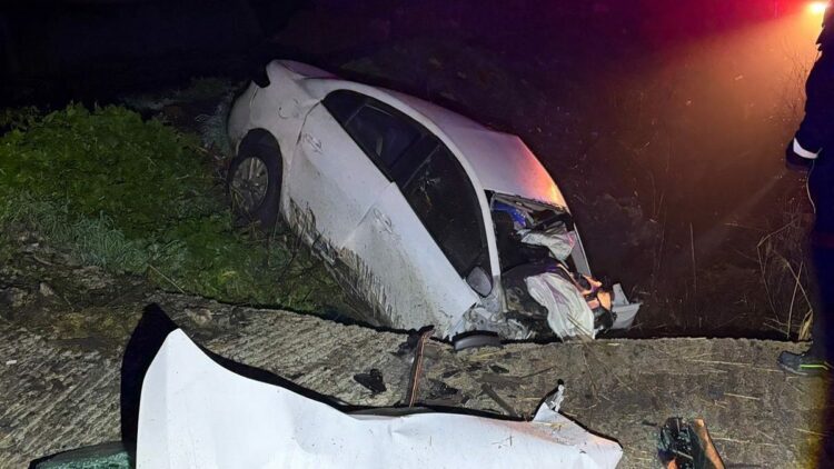 Edirne'de otomobil şarampole devrildi: 2 ölü