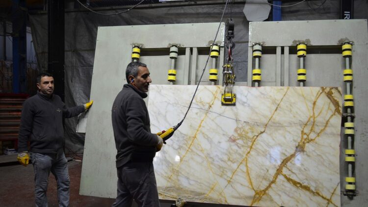 Elazığ'da işlenen vişne mermerinin yüzde 75'i dünyaya satılıyor