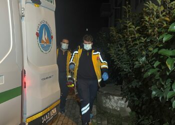 Emekli öğretmen evinde ölü bulundu