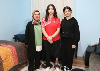Enkazdan 45 saat sonra çıkarılan Tuğba, estetik cerrah olmak istiyor