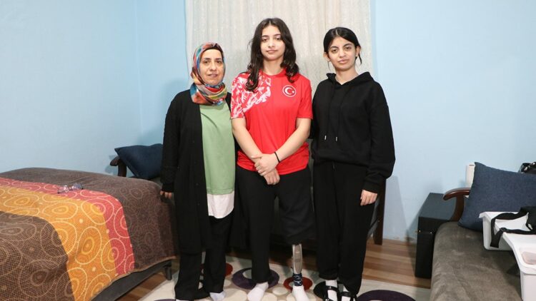 Enkazdan 45 saat sonra çıkarılan Tuğba, estetik cerrah olmak istiyor