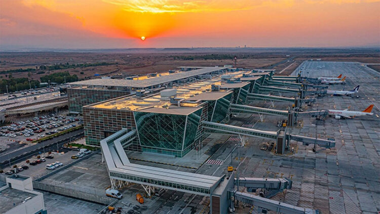 Ercan Havalimanı'nda hava trafik kontrolörleri iş bıraktı