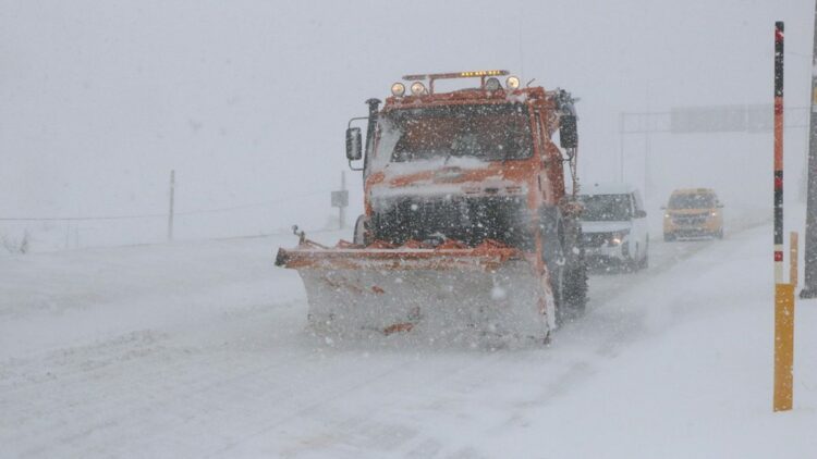 Kayseri-Erciyes kara yolunda tipi etkili oldu