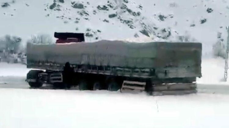 Erzincan-Erzurum kara yolu, kaza nedeniyle tek yönlü trafiğe kapandı