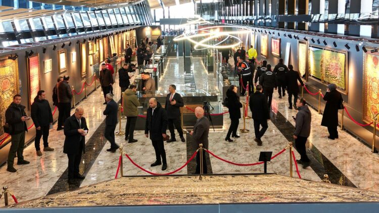 Erzurum'da ‘Kutsal Emanetler ve Vakıf Eserleri Sergisi’ açıldı