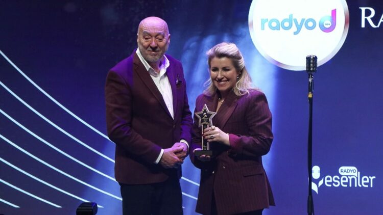 Esenler’de '5. Radyonun Yıldızları Ödül Töreni’ gerçekleşti