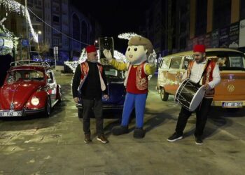 Esenler'de vosvoslu sahur geleneği devam ediyor
