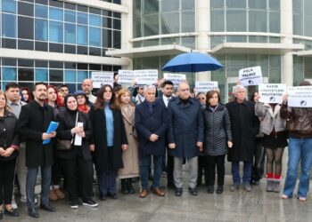 Eski eşinin öldürdüğü Meliha için adliye önünde açıklama