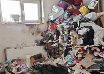Evden 25 ton çöp çıktı