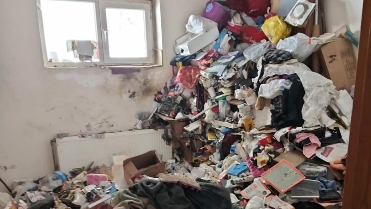 Evden 25 ton çöp çıktı