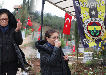 Fenerbahçe bayrakları asılan mezarlıkta ağabeyi için gözyaşı döktü