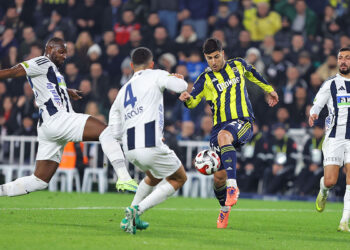 Fenerbahçe 4'üncü kez evinde puan kaybetti