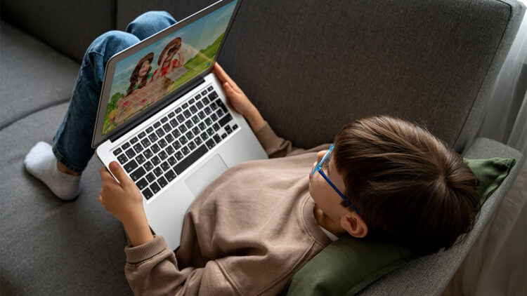 Ekran kullanımı dil ve sosyal gelişimi olumsuz etkileyebilir