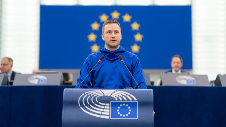 Trump'ın göndereceğini söylediği hastane gemisini istemiyoruz