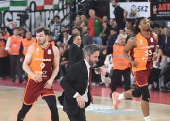 Galatasaray, Karşıyaka'yı 72-82 mağlup etti