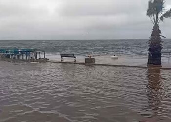 Gemlik'te deniz ile kara birleşti