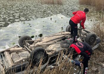 Göle düşen otomobilin sürücüsü öldü