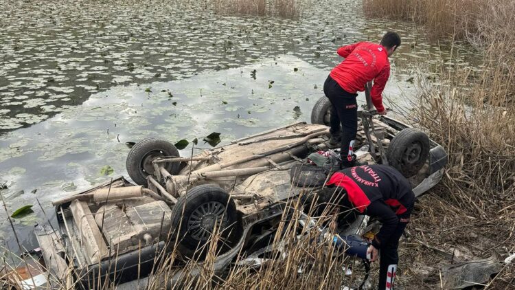 Göle düşen otomobilin sürücüsü öldü