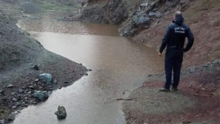 Su dolu çukura düşen çocuk hayatını kaybetti