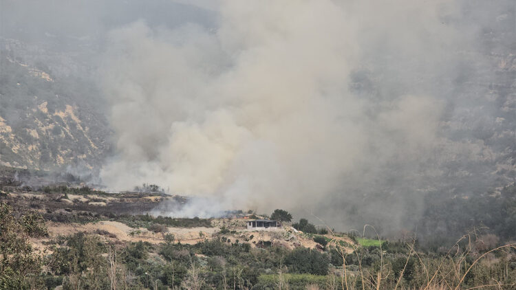 Hatay'da makilikte yangın; turistik yerler ziyaretçilere kapatıldı