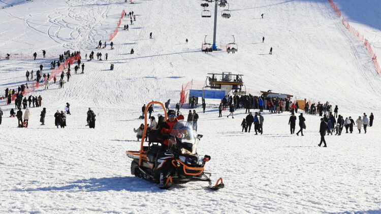 Hesarek Kayak Merkezi pazar günü 5 bin kişiyi ağırladı