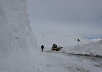 Hakkari'de 143 yerleşim yeri yolu ulaşıma açıldı