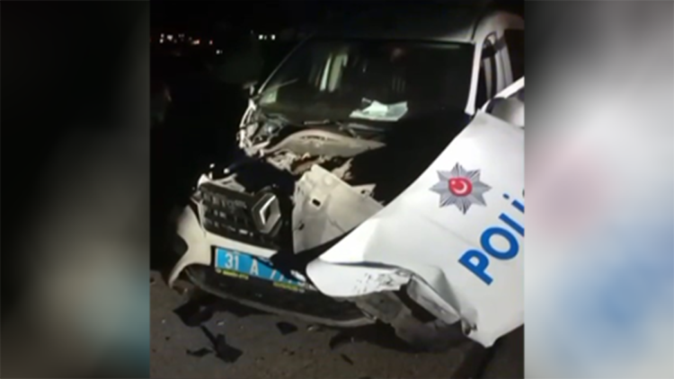 Hatay'da cip polis aracına çarptı: 2 yaralı