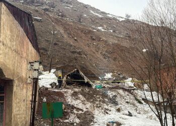 Heyelanda tandır evi çöktü: 2 yaralı