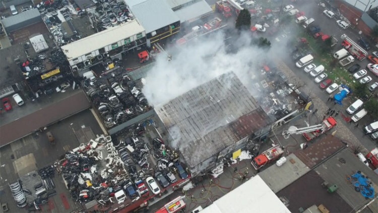 Başakşehir'de sanayi sitesinde yangın
