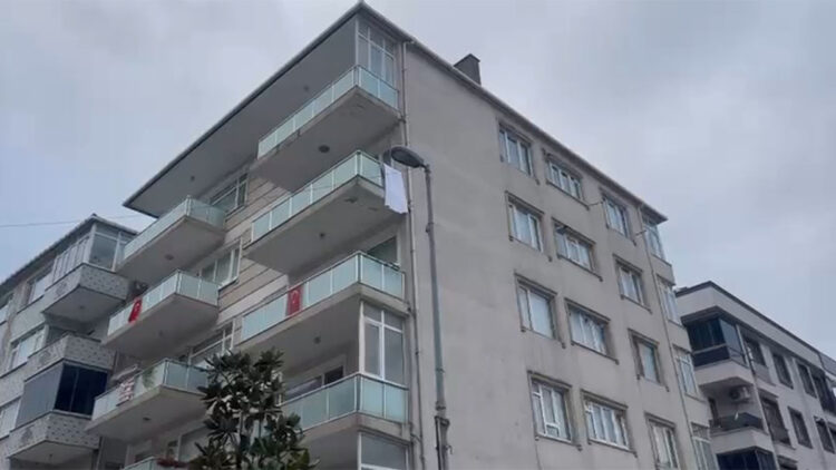 Küçükçekmece'de 5 katlı bina tahliye edildi